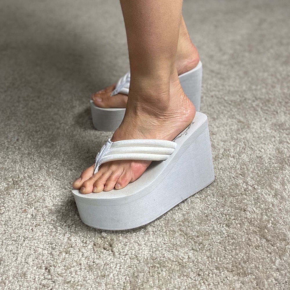 Comfiest White Wedge Thong Sandals Size 6.5
